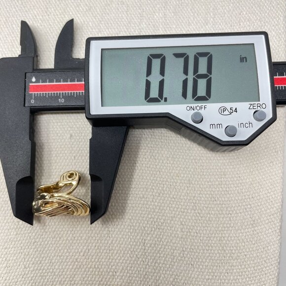 The Jewelry Group TJG Signed Gold Tone Knotted Clip On Statement Earrings Marked - Picture 14 of 15